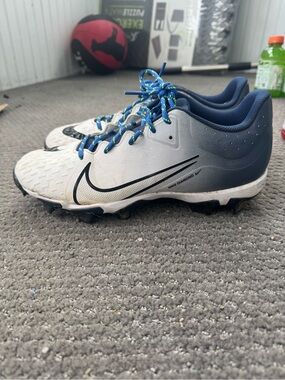 Nike women’s softball cleats - White & Navy with Blue Accents